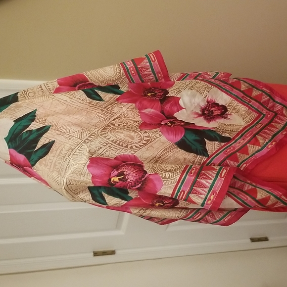 Beautiful silk Oscar De La Renta Studio Scarf - Picture 5 of 8